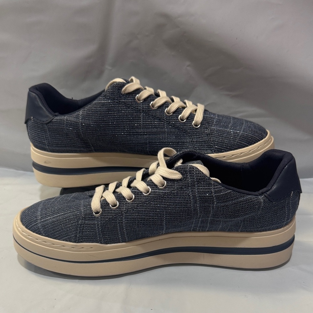 Clarks Denim Blue Sneakers with Cream Laces - Picture 2 of 10
